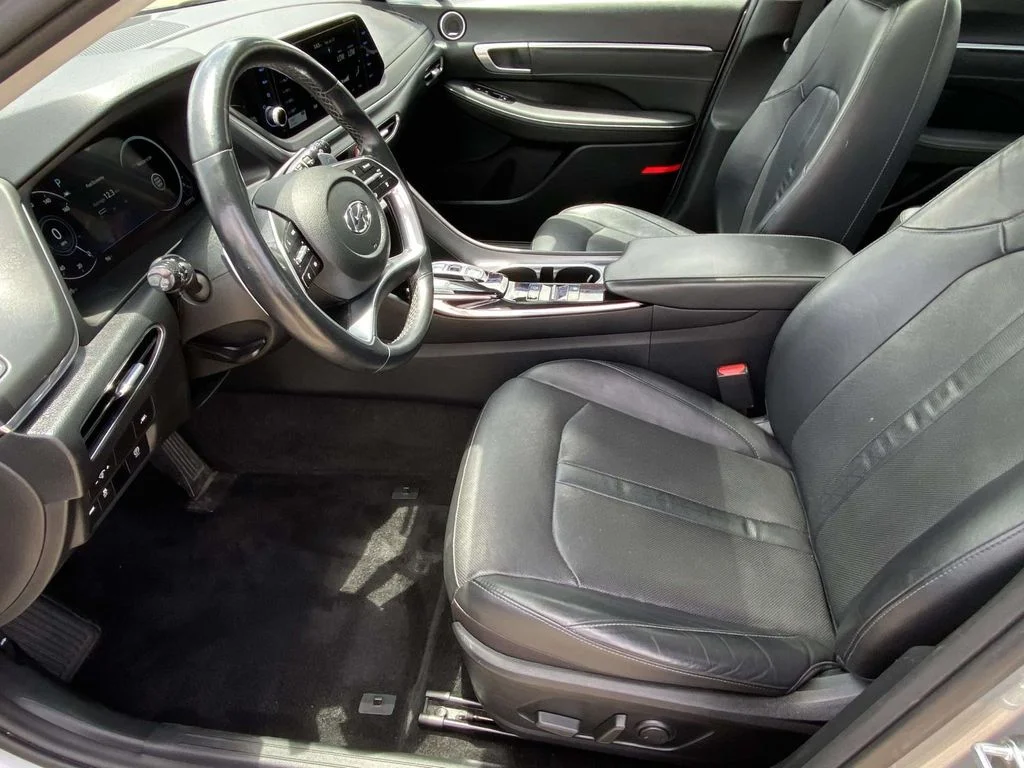 Used 2021 Silver Hyundai Limited image 17