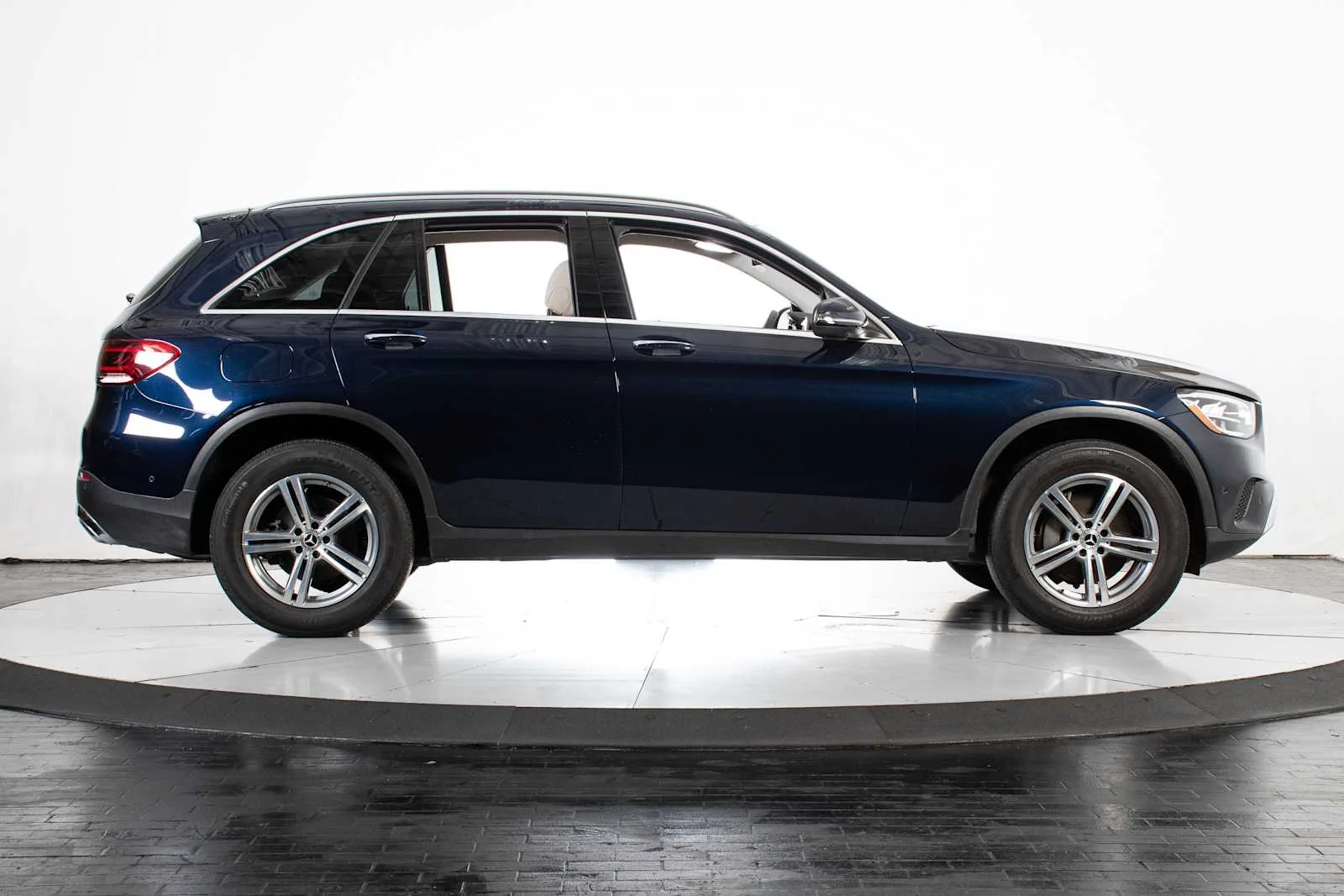 Used 2022 Lunar Blue Metallic Mercedes-Benz GLC 300 image 7