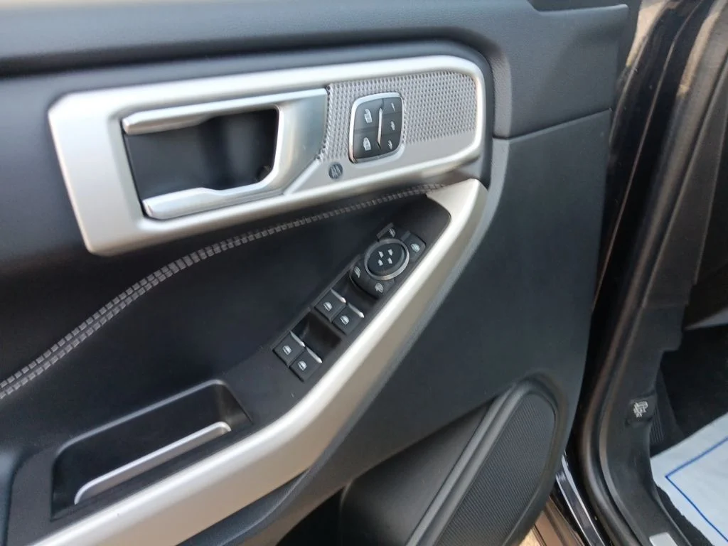 Used 2022 Black Metallic Ford Limited image 12