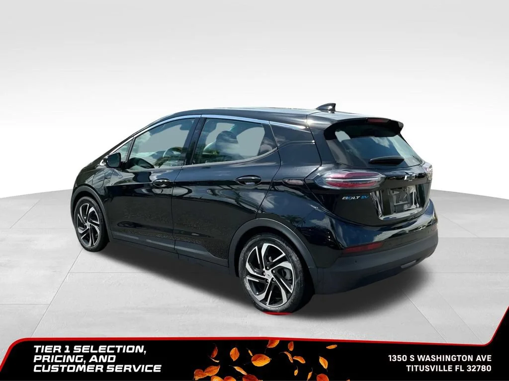 Used 2022 MOSAIC BLACK METALLIC Chevrolet 2LT image 4