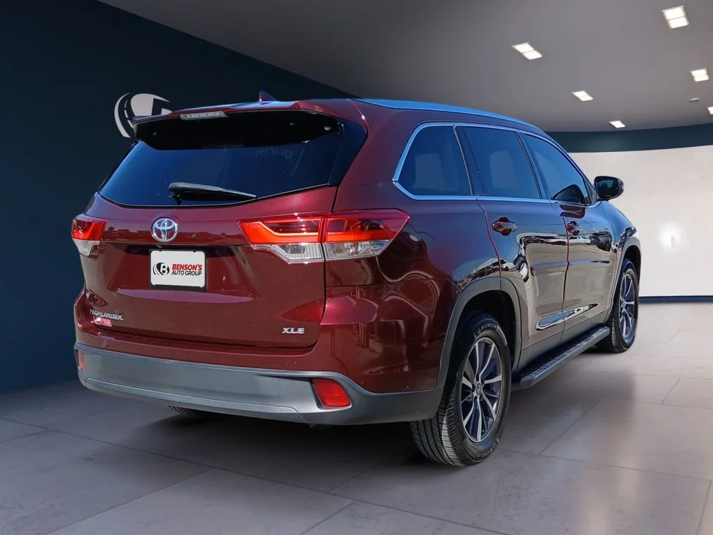Used 2019 Red Toyota XLE image 5