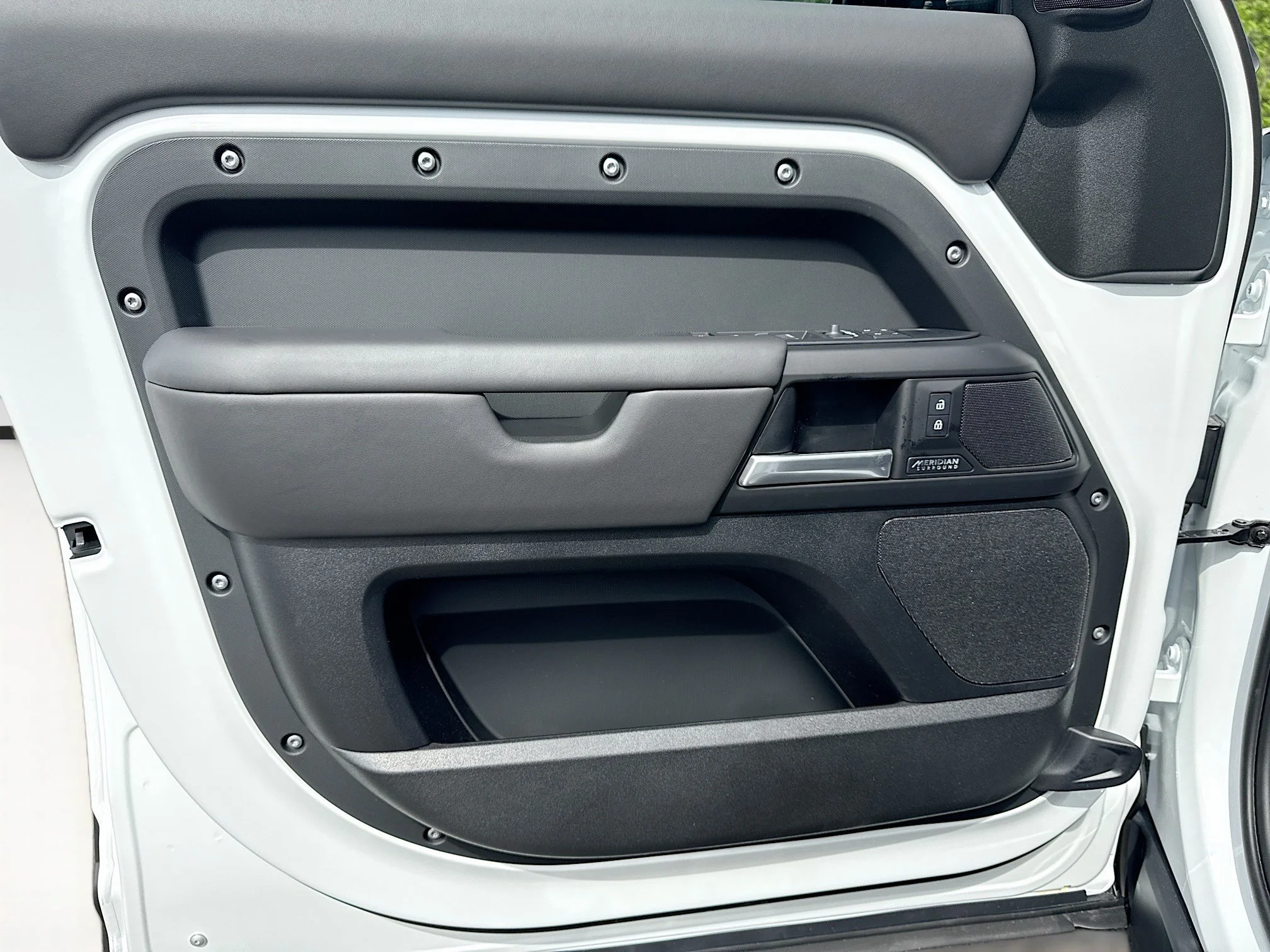 New 2026 Fuji White Land Rover X-Dynamic SE image 22