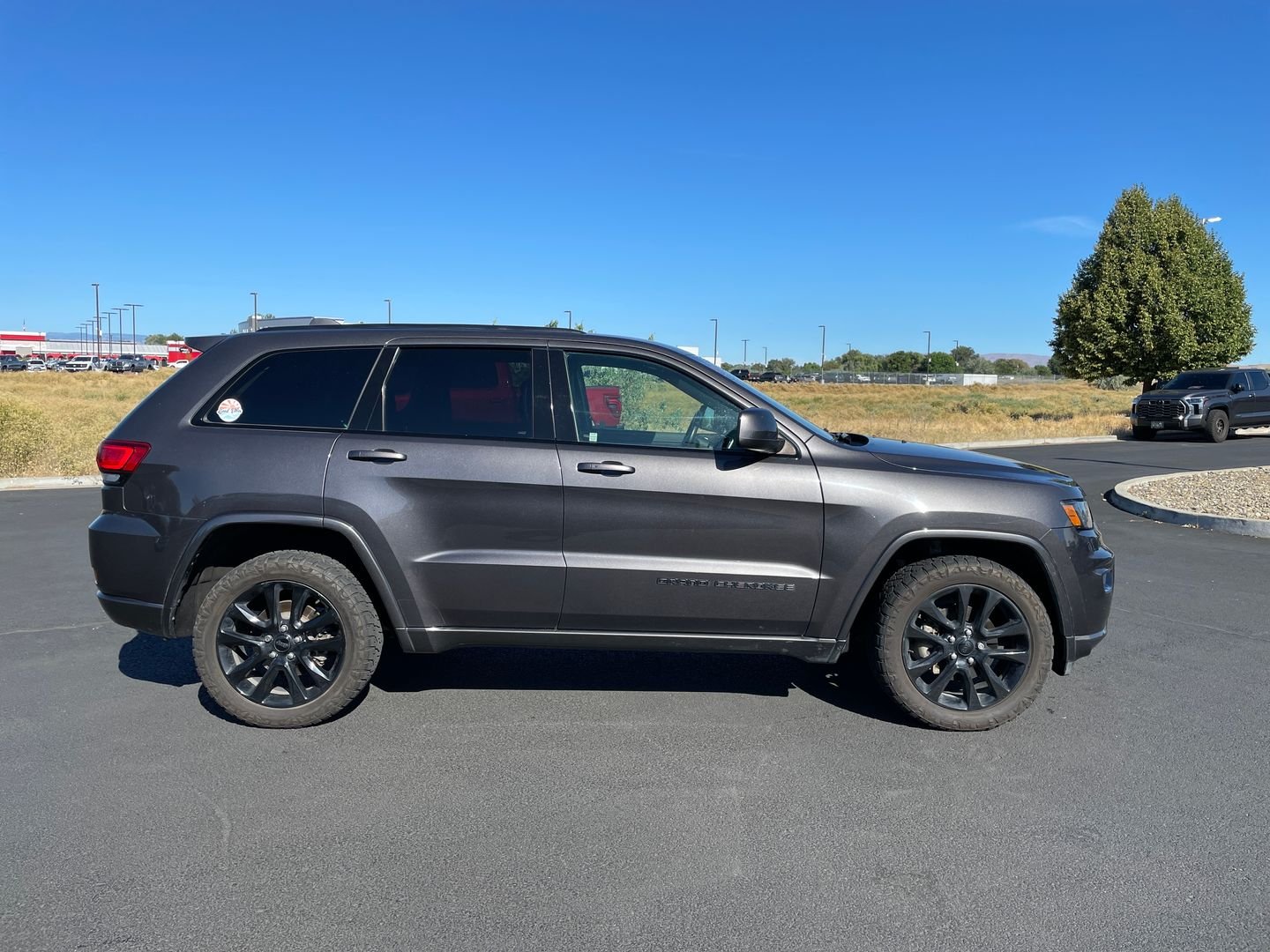 Used 2018 Jeep Grand Cherokee Altitude with VIN 1C4RJFAG0JC124496 for sale in Union Gap, WA