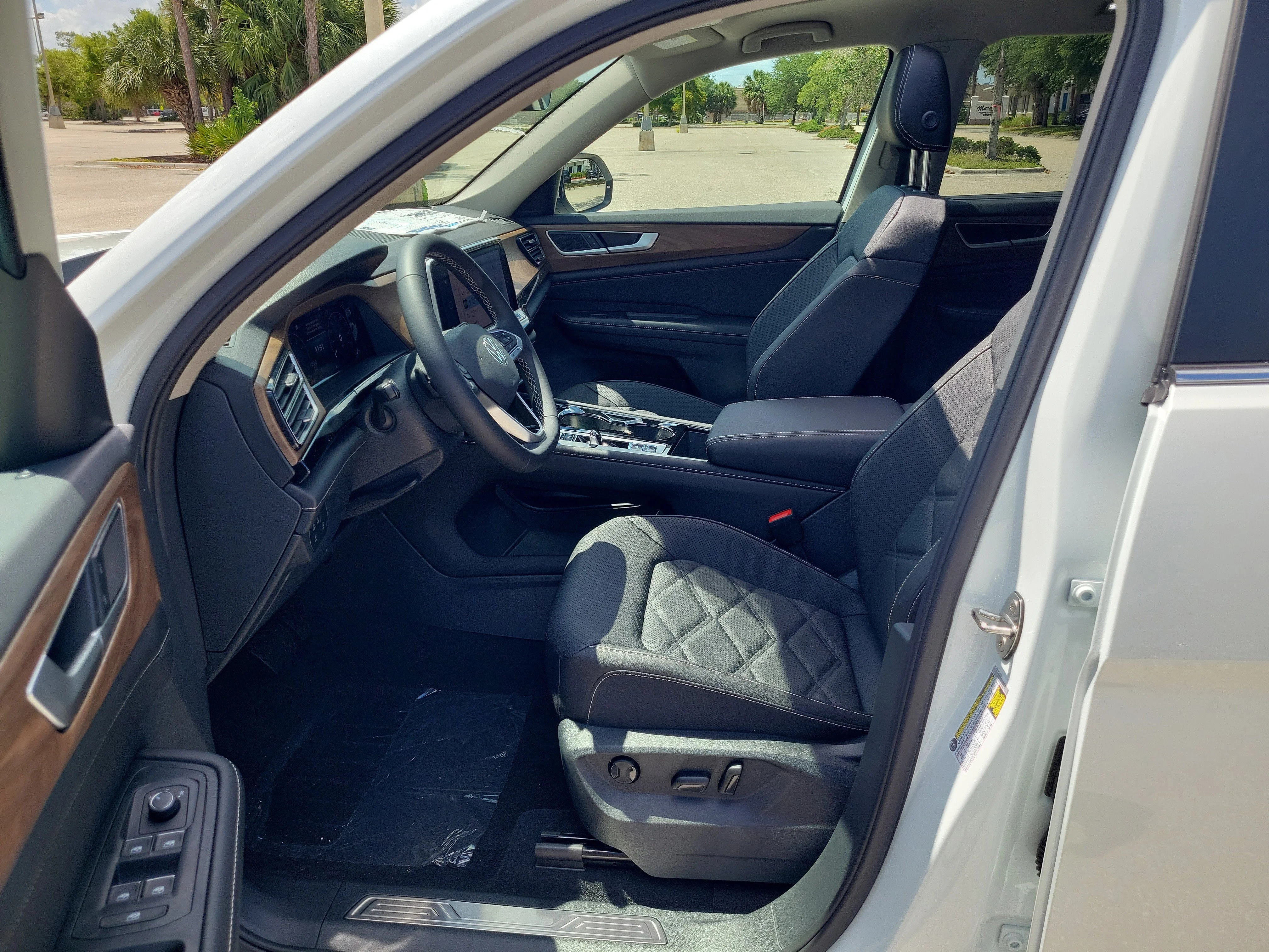 New 2026 White Volkswagen 2.0T SE w/Technology image 15