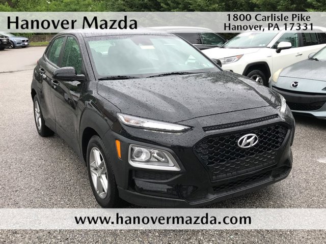 Used 2020 Ultra Black Hyundai SE image 1
