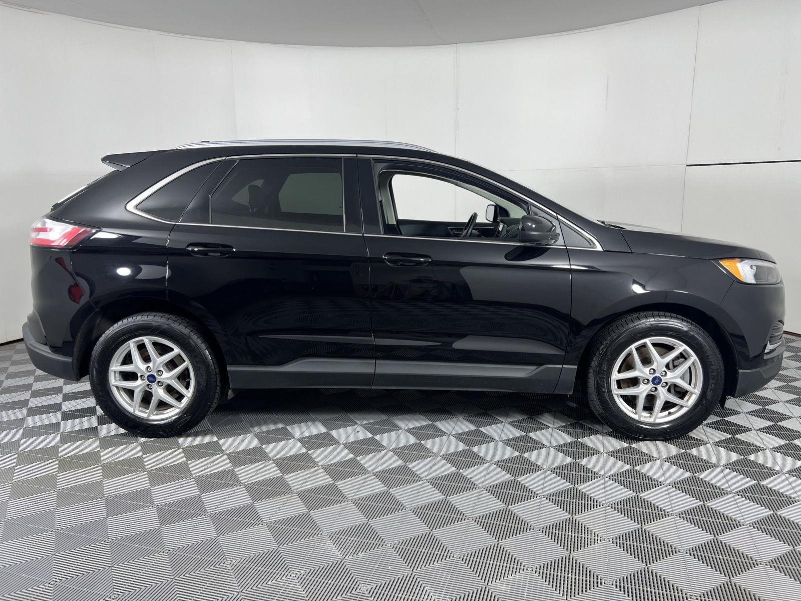 Used 2022 Agate Black Ford SEL image 12