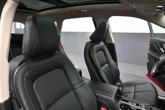 Used 2023 Red Lincoln Grand Touring image 32