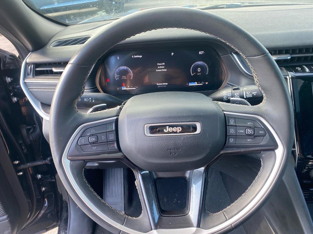 Used 2023 Diamond Black Crystal Pearlcoat Jeep Altitude image 10