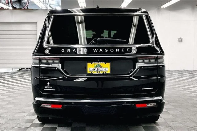 Used 2023 Diamond Black Crystal Pearlcoat Jeep Series II image 5