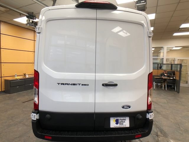 New 2026 Oxford White Ford T350 image 6
