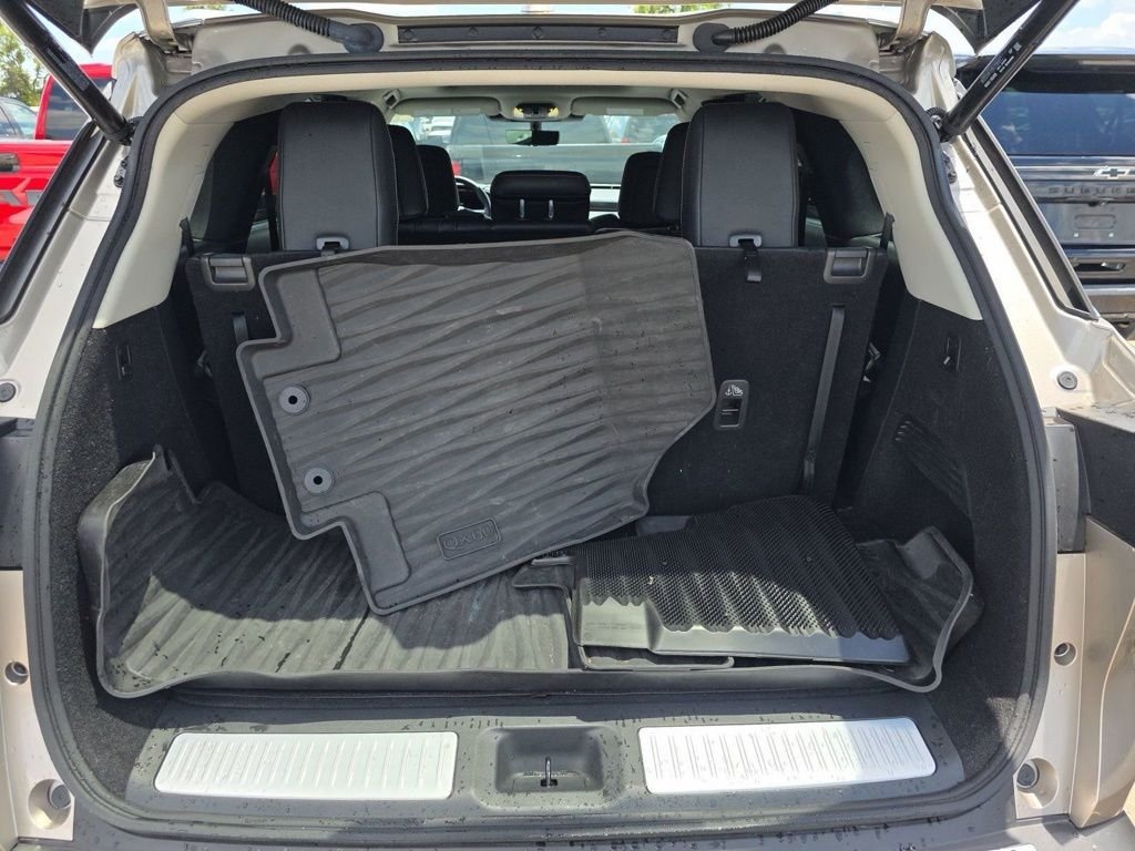 Used 2023 Silver INFINITI LUXE image 14
