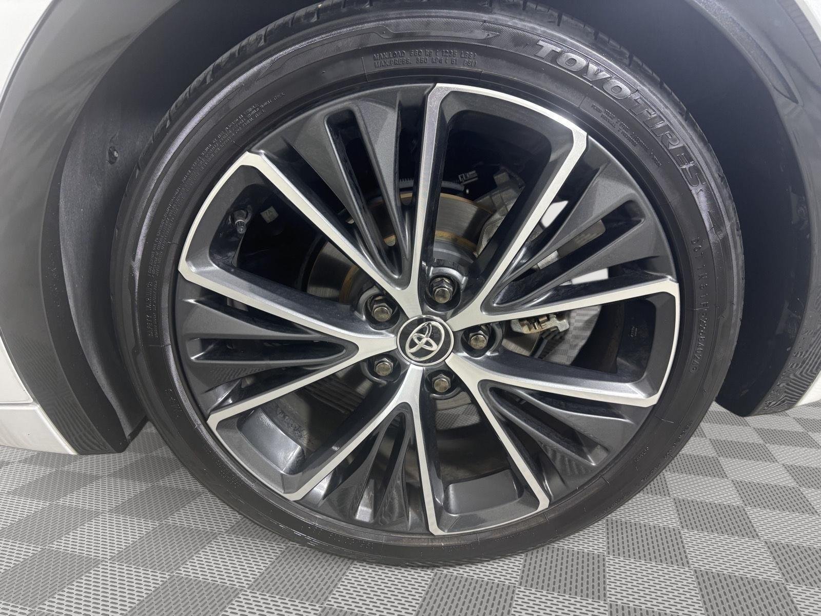 Used 2024 Wind Chill Pearl Toyota XLE image 9