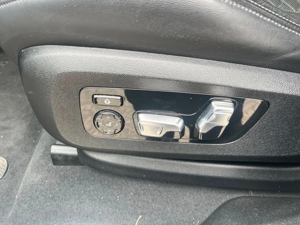 Used 2023 White BMW Base image 7