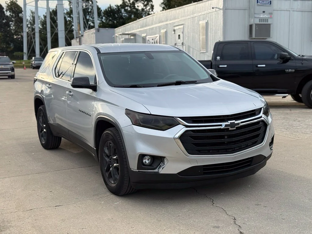 Used 2018 Silver Chevrolet LS image 4