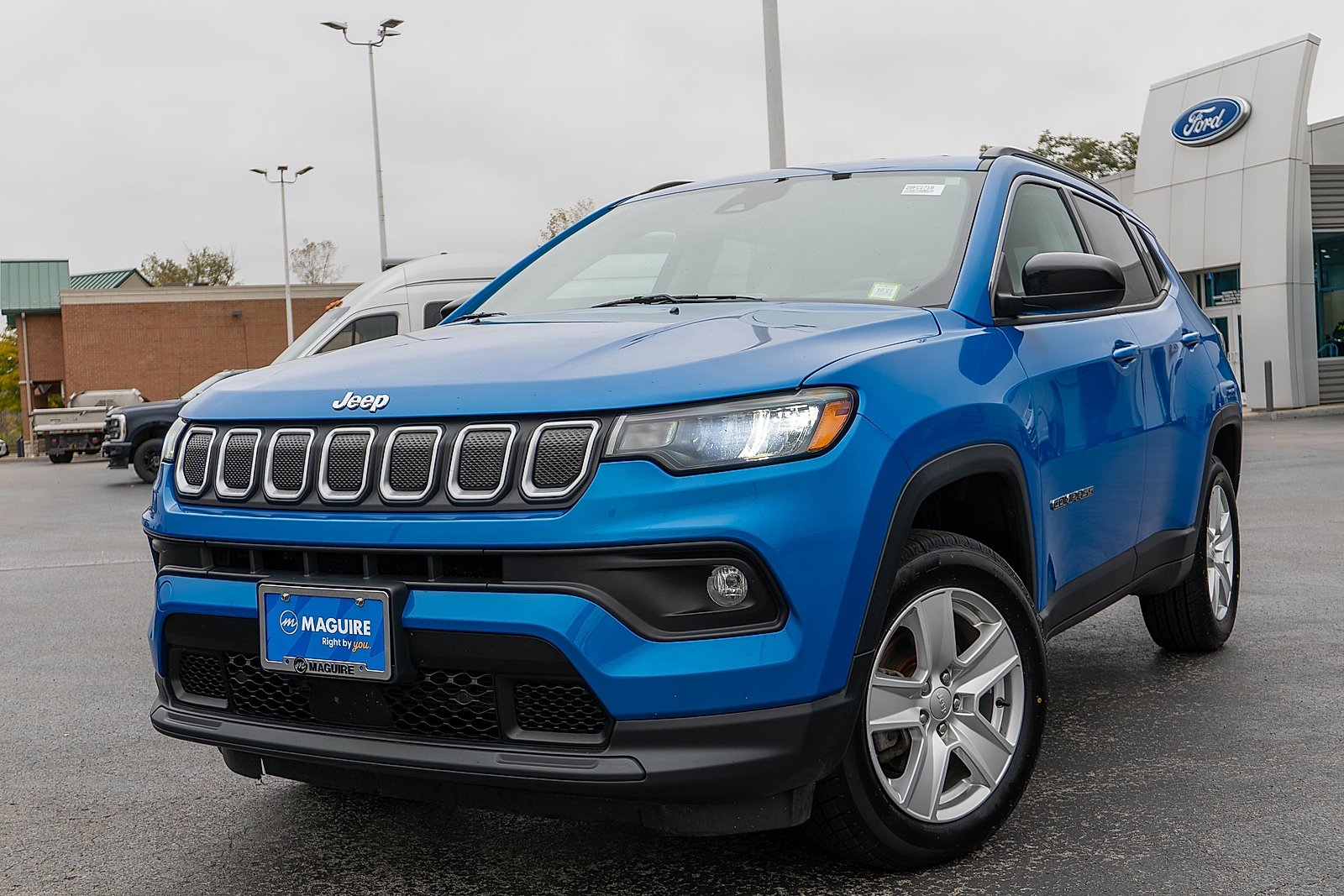 Used 2022 Laser Blue Pearlcoat Jeep Latitude 4x4 image 1