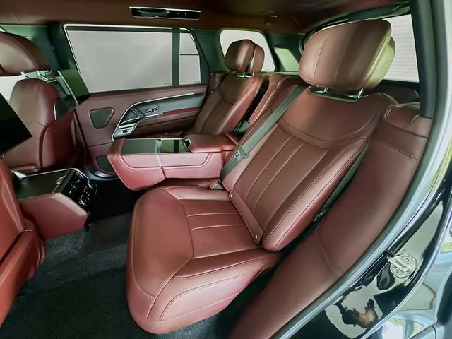 Used 2024  Land Rover Autobiography image 23
