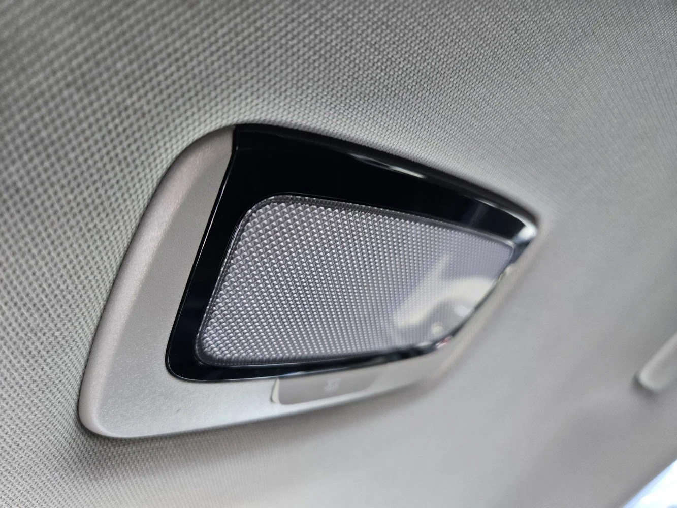 Used 2025 Glacial White Pearl Kia LX image 30