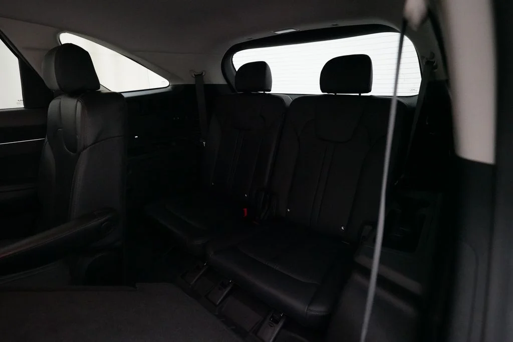 Used 2023 White Kia EX image 17