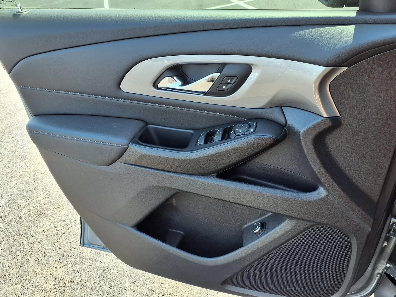 Used 2023 Sterling Gray Metallic Chevrolet LT Cloth image 22