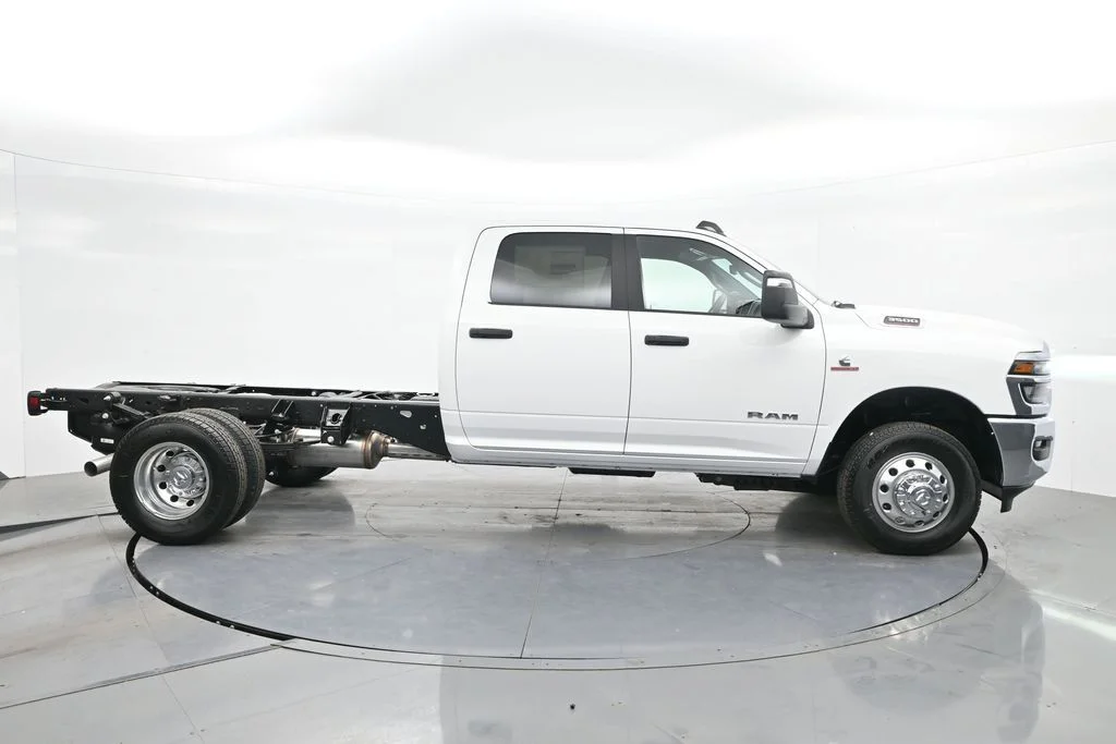 New 2026 Bright White Clear-Coat Exterior Paint RAM Tradesman image 6