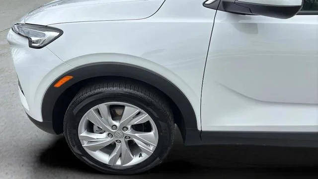 Used 2025 Summit White Buick Preferred image 35