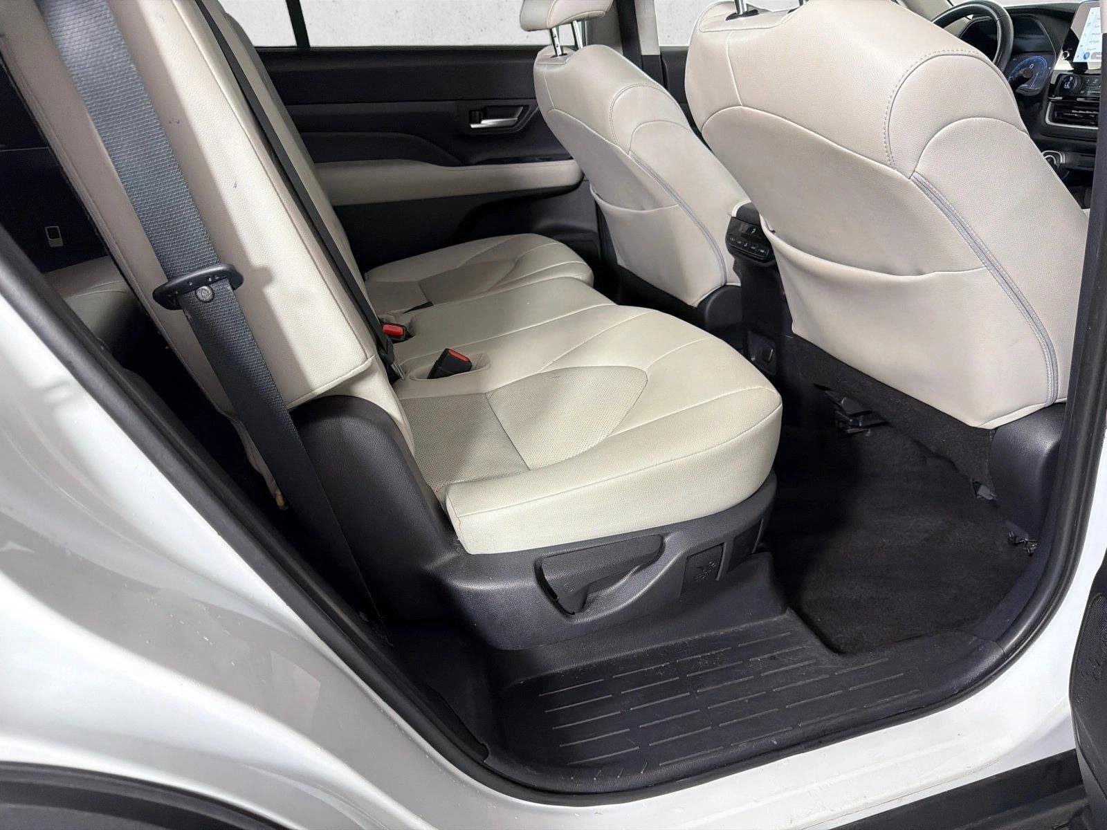 Used 2024 Wind Chill Pearl Toyota XLE image 16