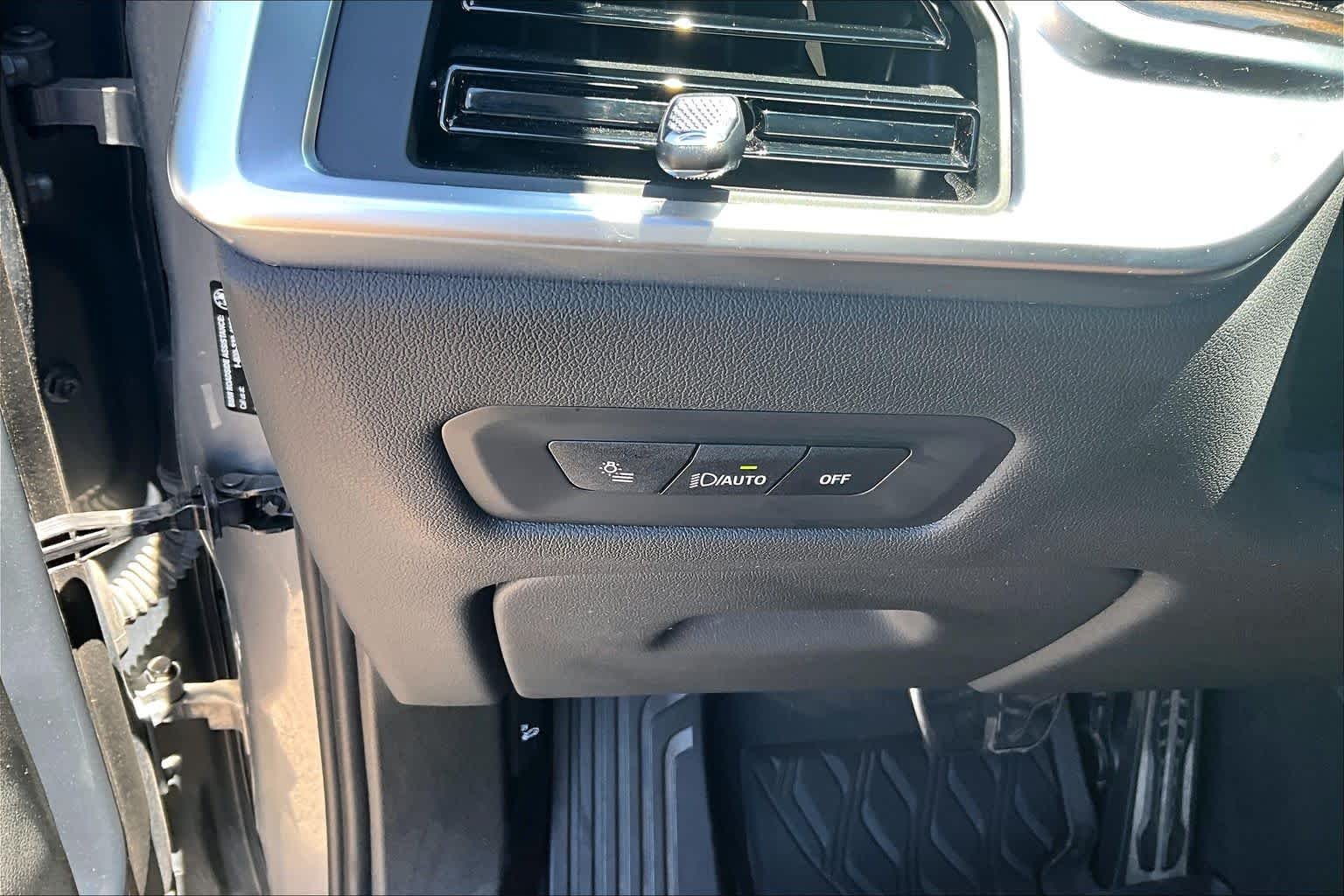 Certified Used 2025 Skyscraper Grey Metallic BMW xDrive40i image 31