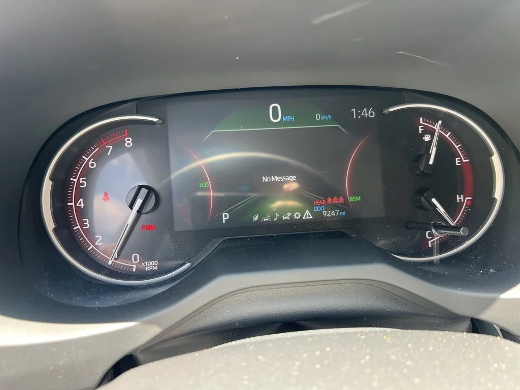 Used 2025  Toyota XLE image 34