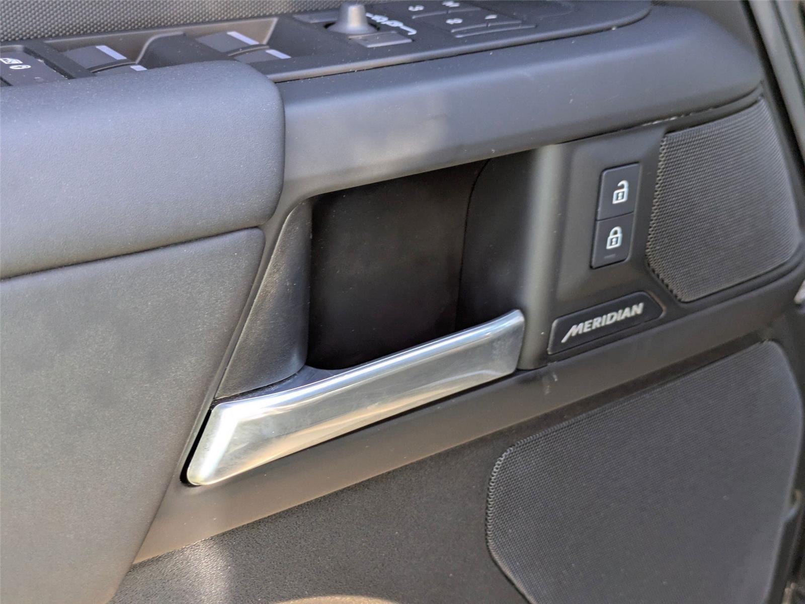 Used 2025  Land Rover S image 13
