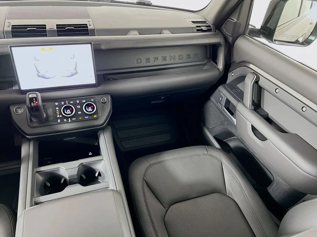 Certified Used 2025 Carpathian Grey Premium Metallic Land Rover X-Dynamic SE image 25