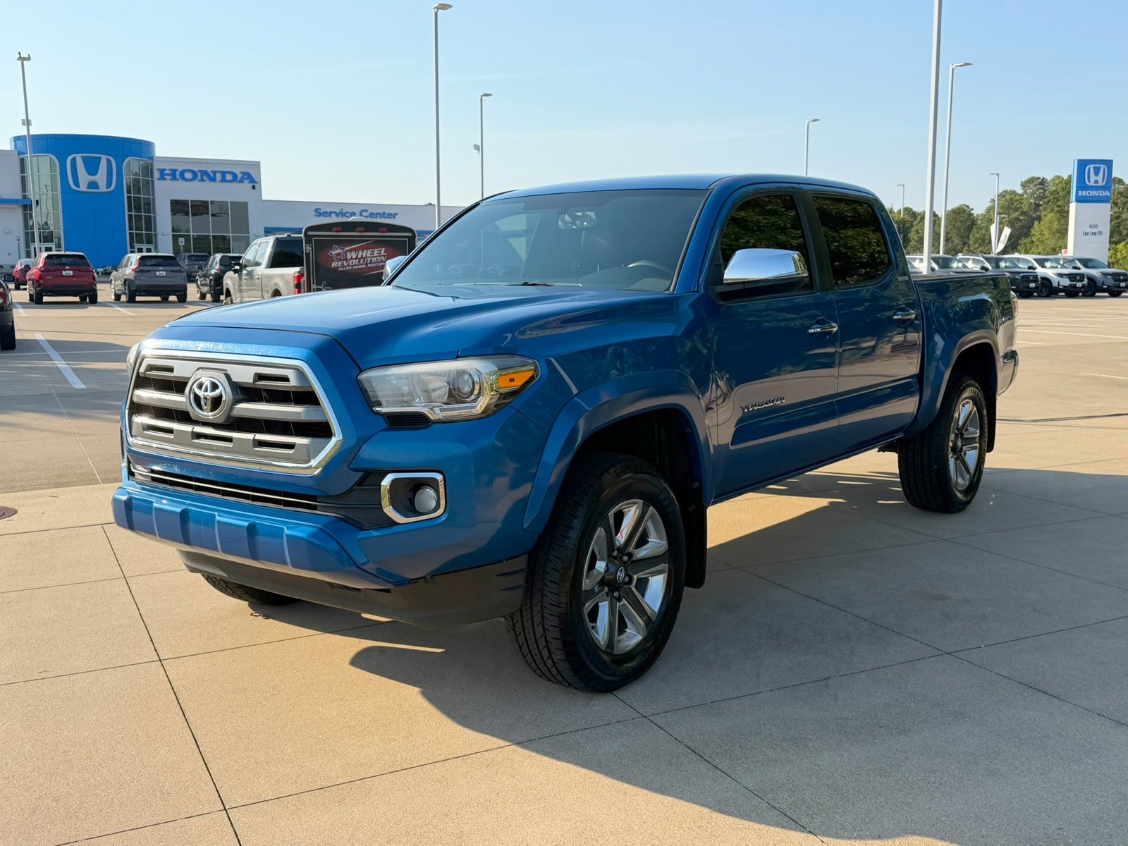 Used 2017 Blazing Blue Pearl Toyota Limited image 3