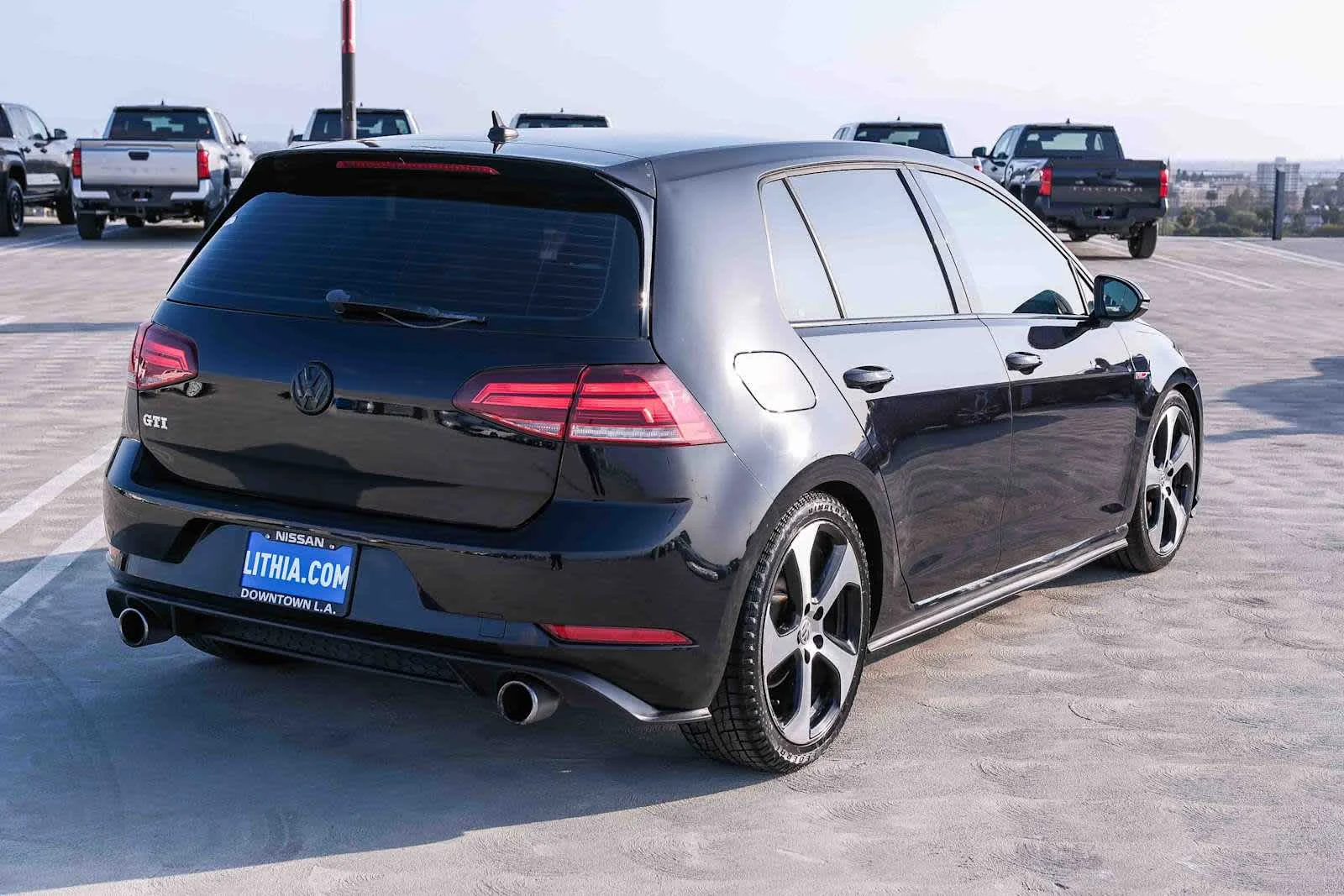 Used 2018 Deep Black Pearl Metallic Volkswagen S image 4