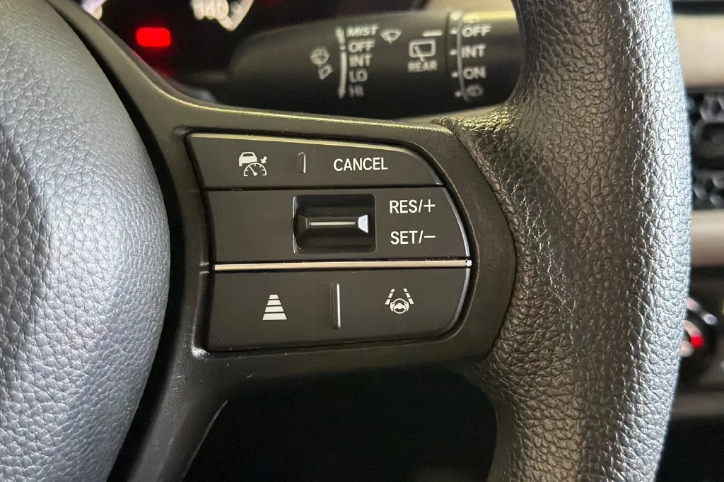 Used 2025  Honda LX image 31