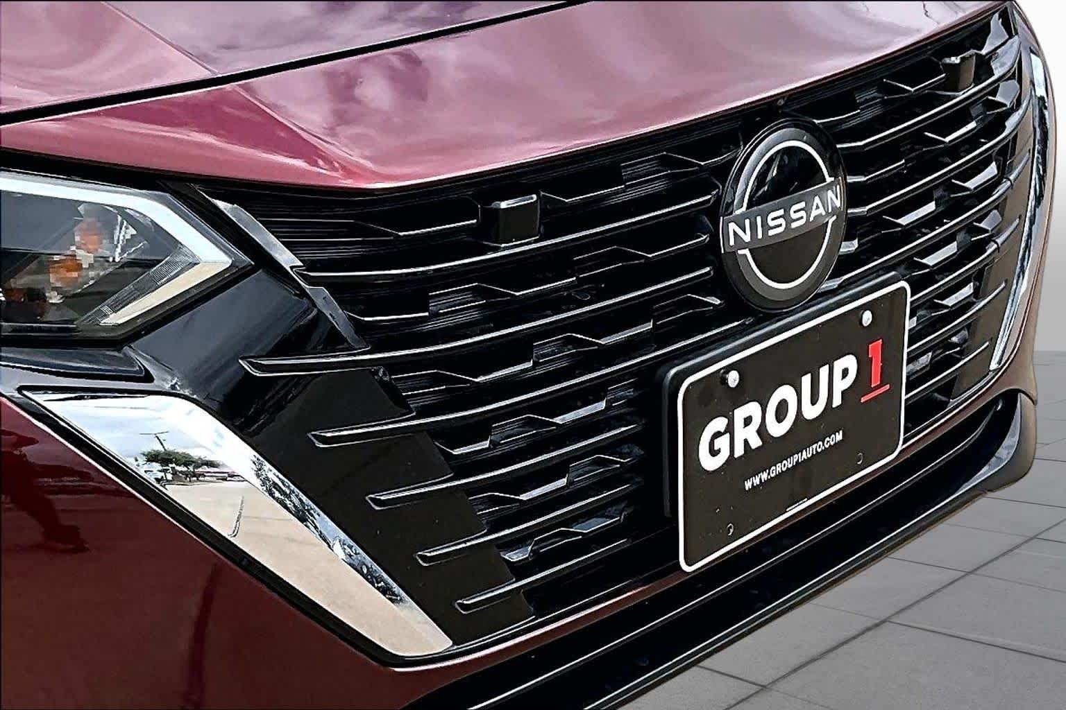 Used 2024 Rosewood Metallic Nissan SV image 30