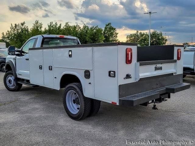 New 2025 Oxford White Ford F-550® XL image 39