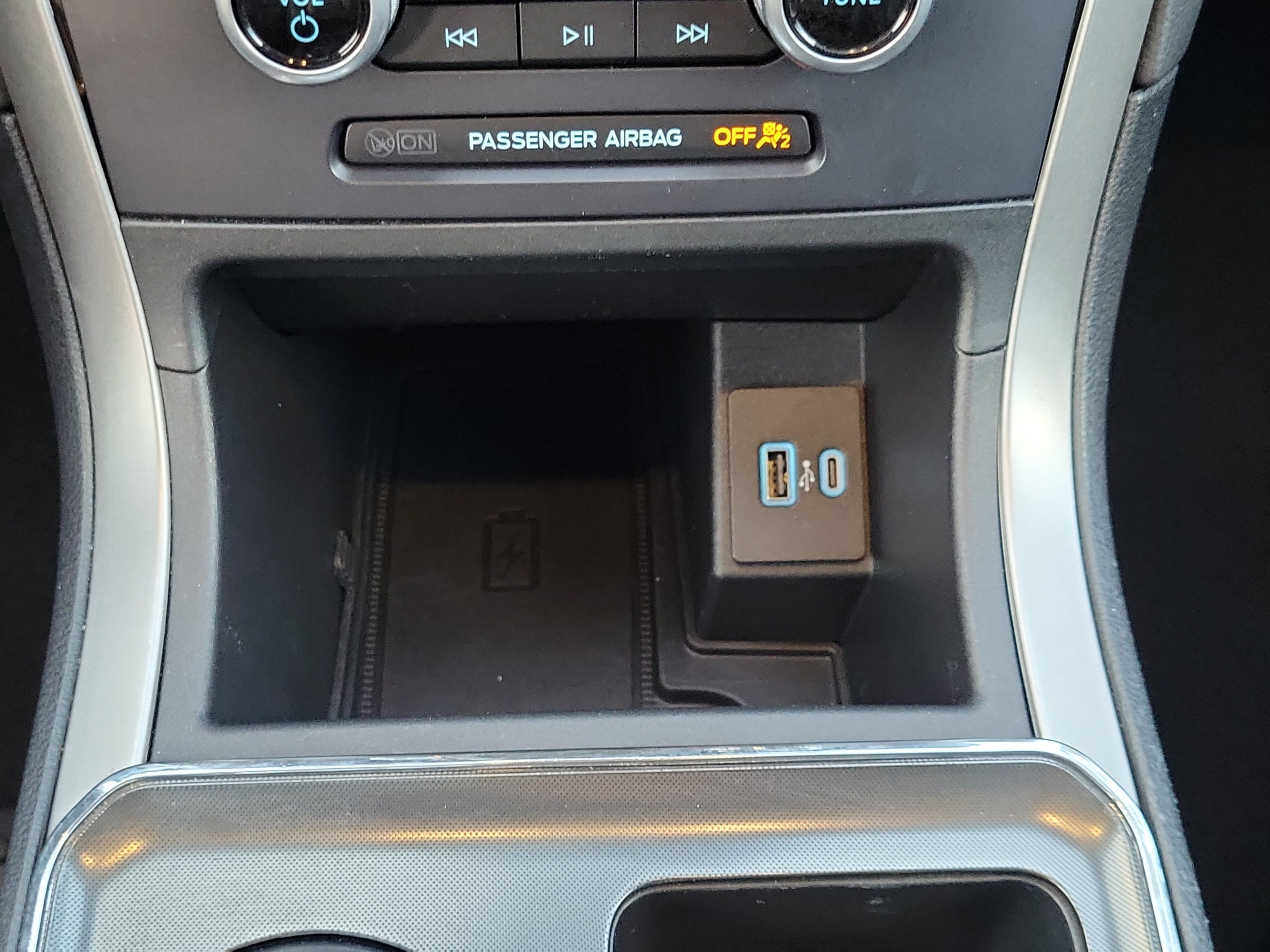 Used 2022 Black Metallic Ford ST Line image 18