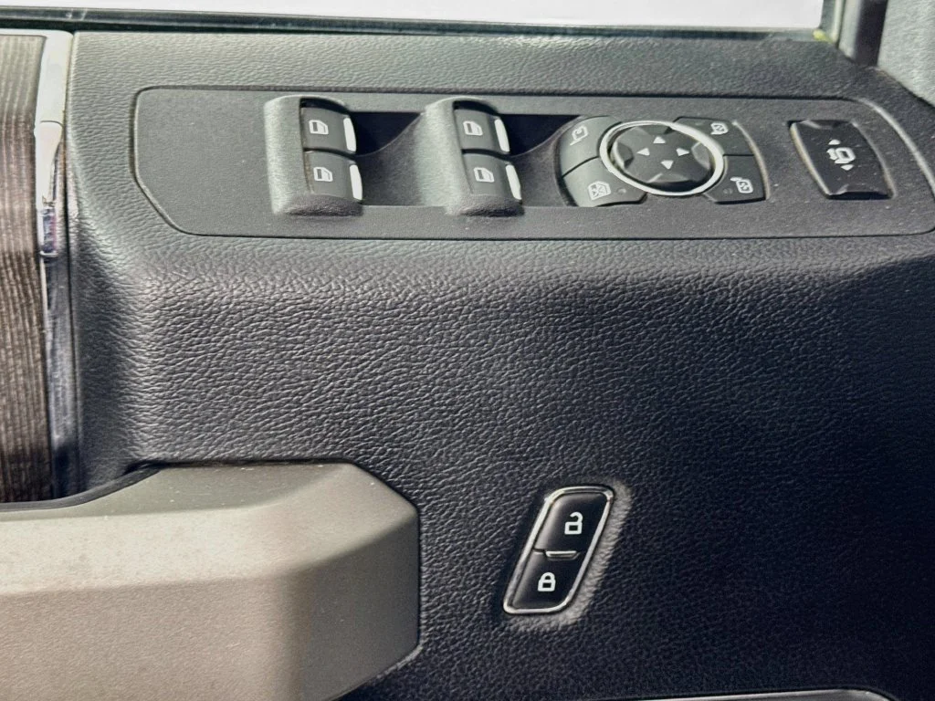 Used 2020 Silver Metallic Ford Lariat image 22
