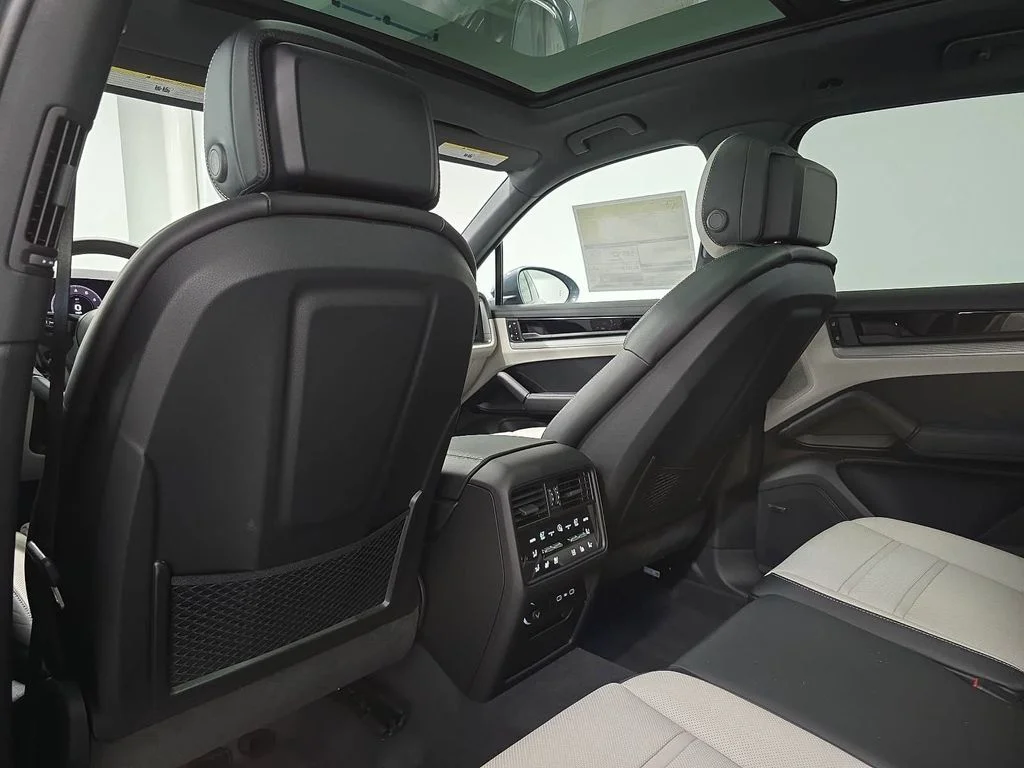 New 2026 Vanadium Grey Metallic Porsche E-Hybrid image 28