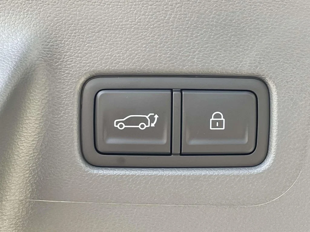 New 2026 Silver Hyundai SE image 10
