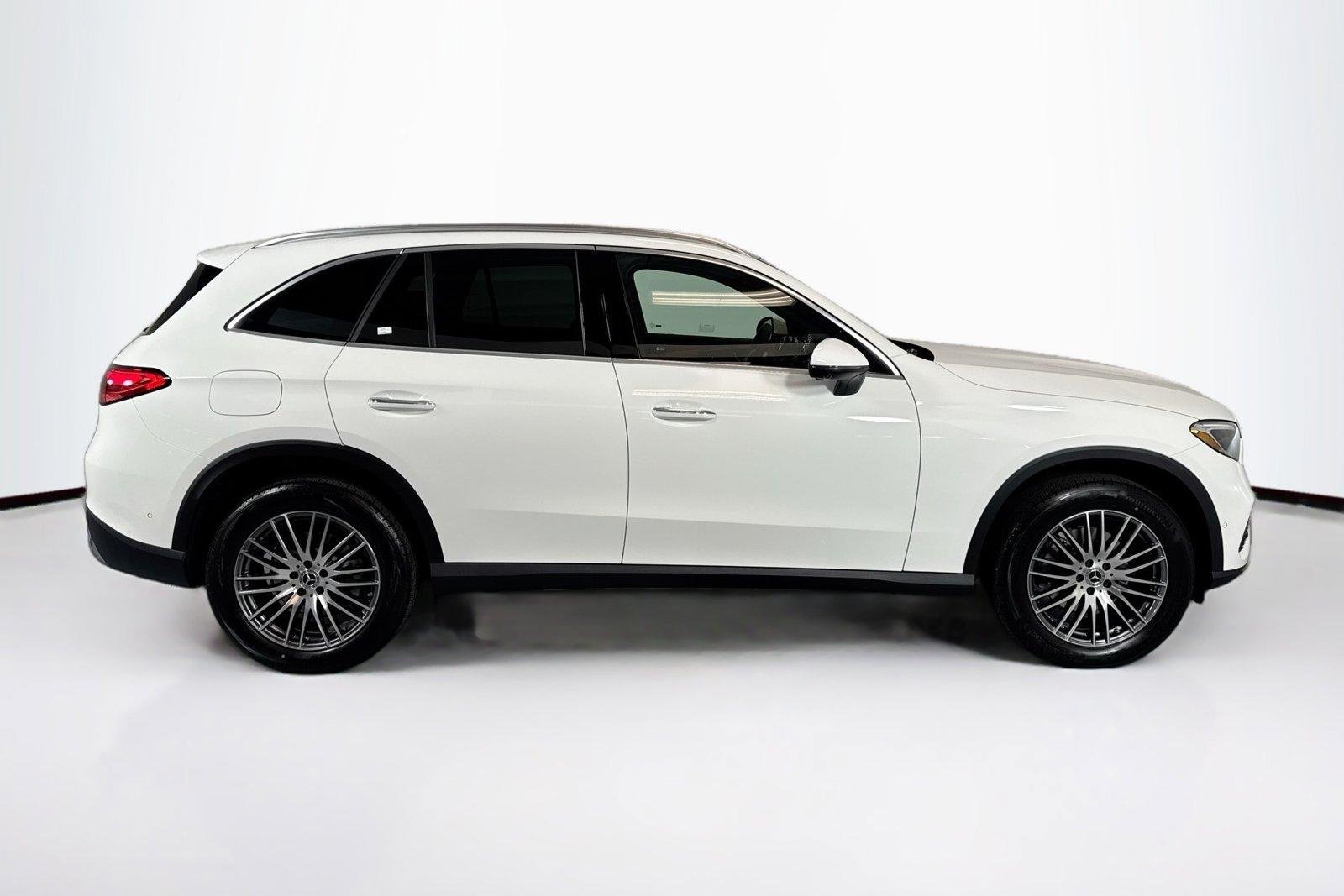 New 2026 Polar White Mercedes-Benz GLC 300 image 4