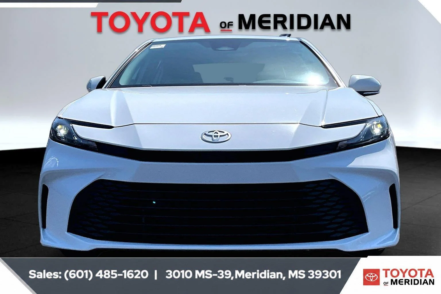 Used 2025 Ice Cap Toyota LE image 3