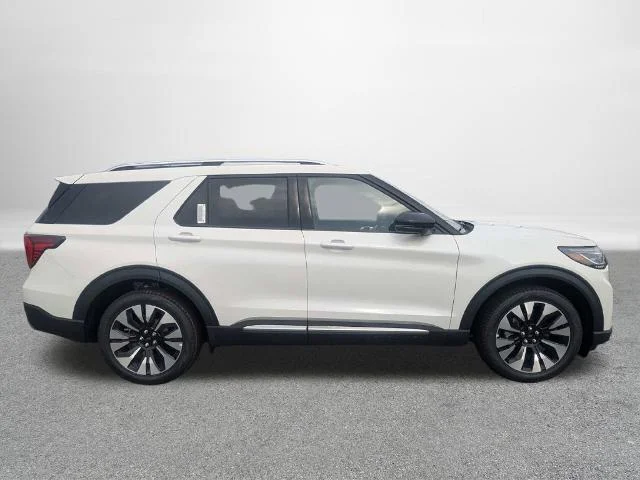 New 2026 Star White Metallic Tri-Coat Ford Platinum™ image 37