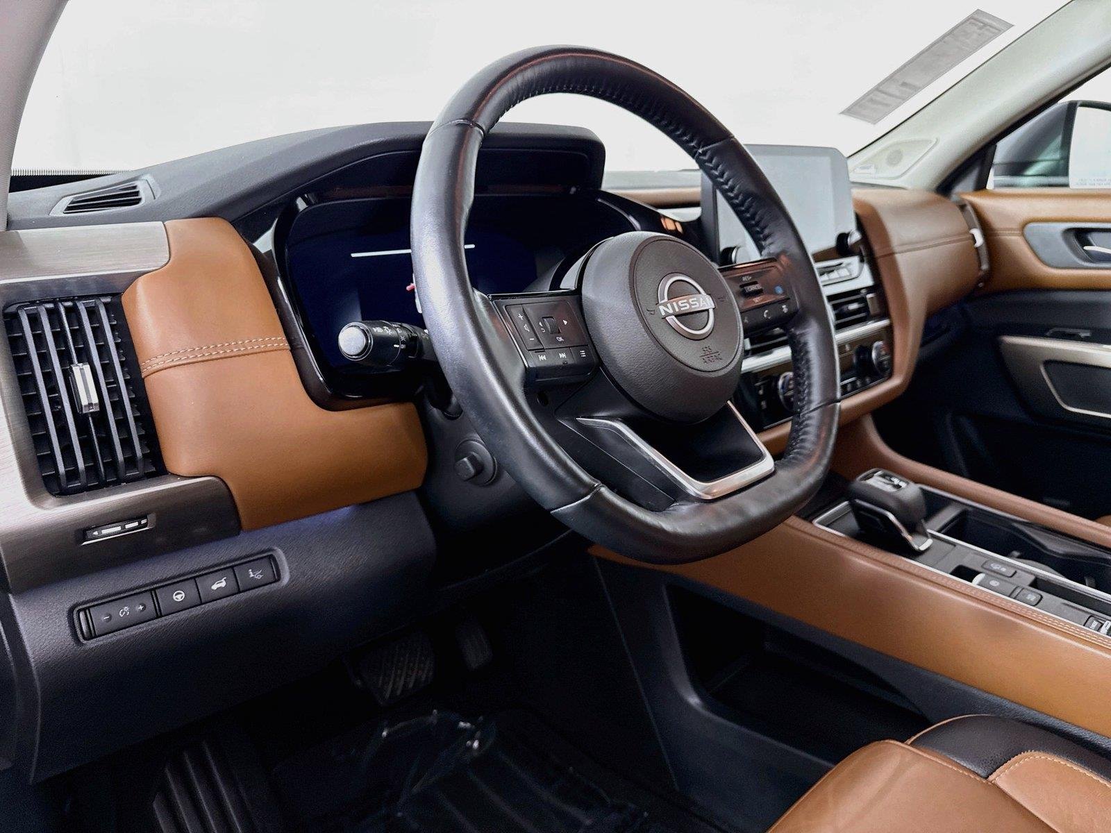 Used 2022 Gun Metallic Nissan Platinum image 4