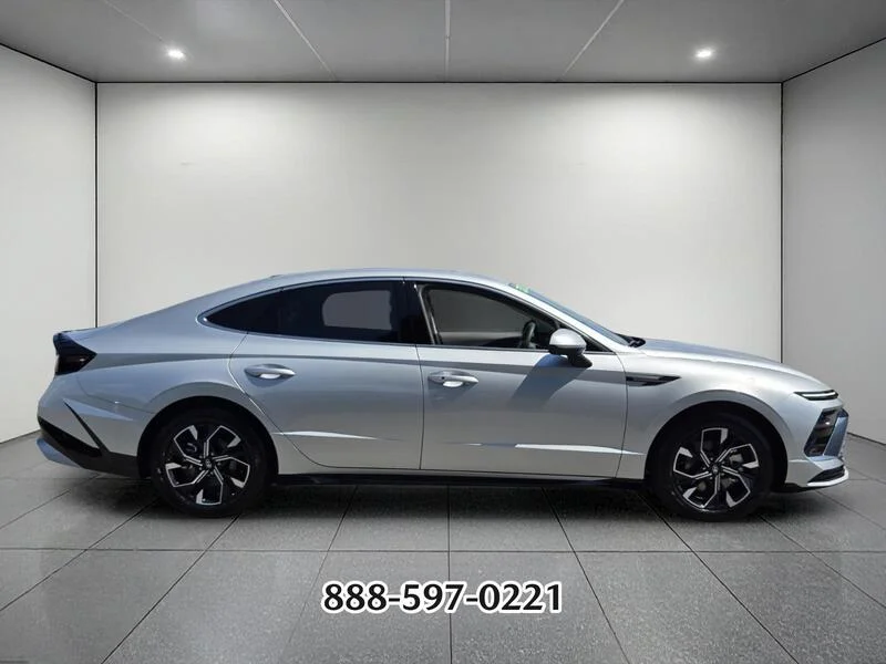 Used 2025 Silver HYUNDAI SEL image 6