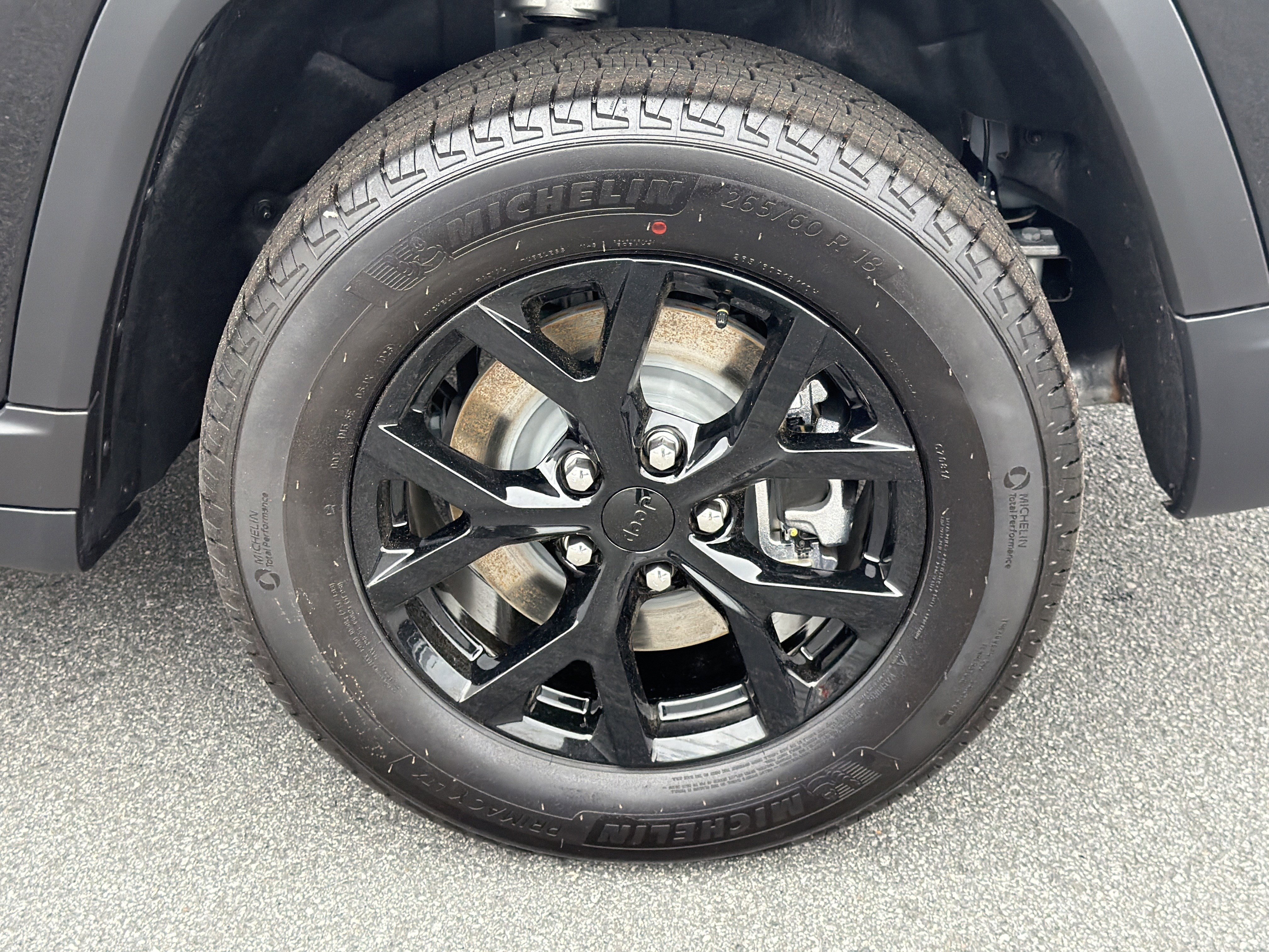 New 2026 Diamond Black Crystal Pearl-Coat Exterior Paint Jeep Altitude image 24