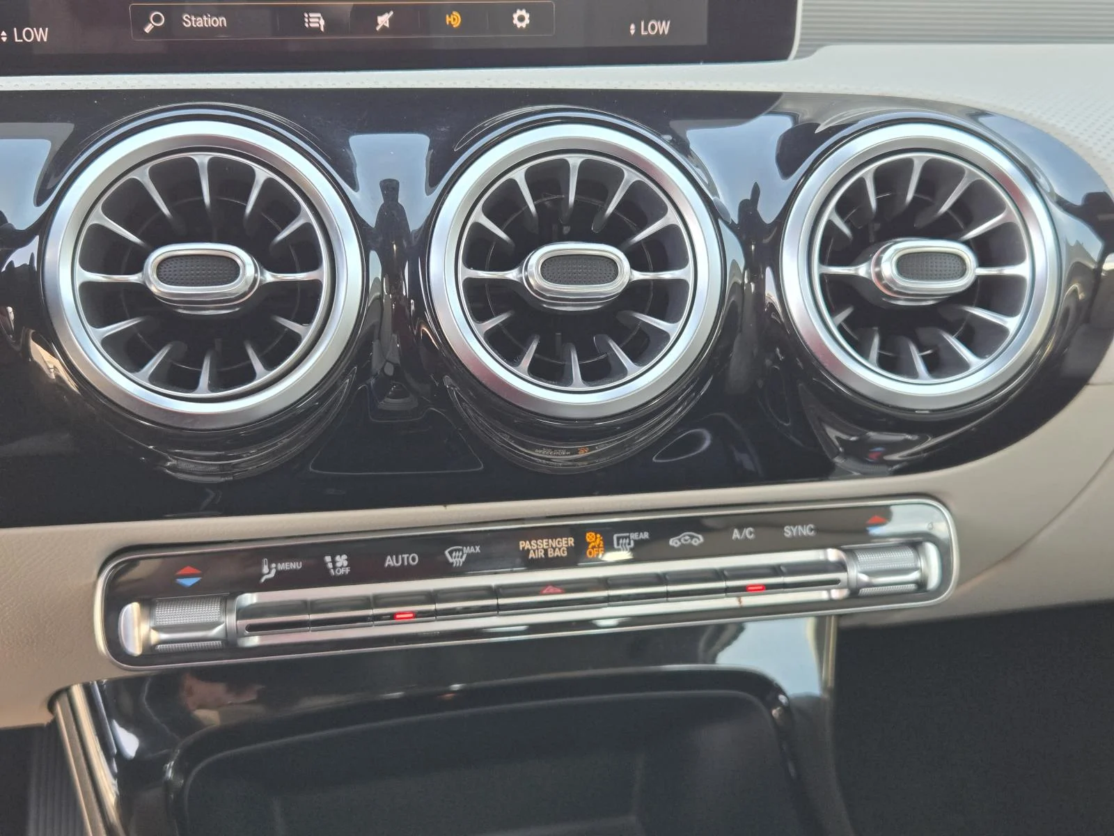 Used 2019 Digital White Metallic Mercedes-Benz A 220 Sedan image 11
