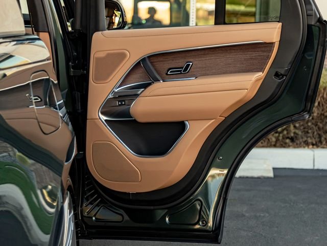 New 2026 Belgravia Green Land Rover SE image 31