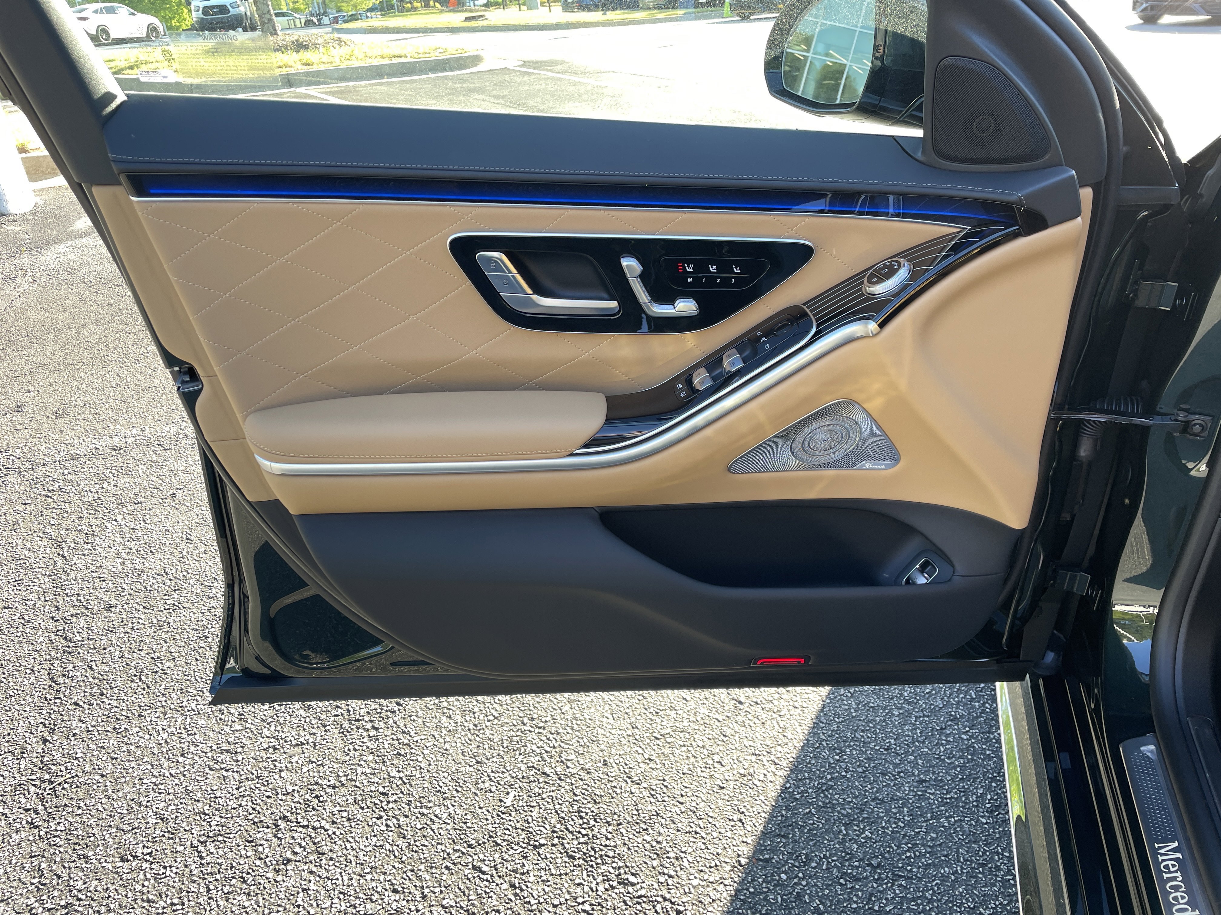 New 2026 MANUFAKTUR Exclusive Allanite Green Metallic Mercedes-Benz S 580 4MATIC® Sedan image 15