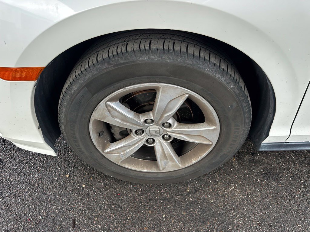 Used 2018 White Diamond Pearl Honda EX-L image 18