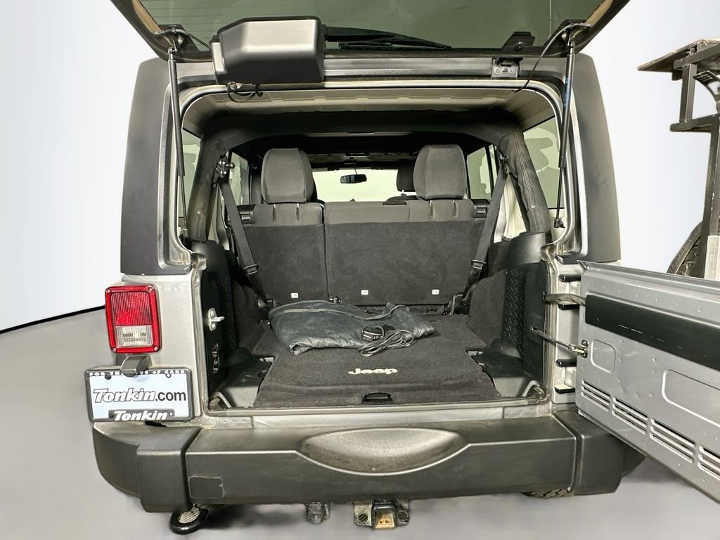Used 2017 Billet Silver Metallic Clearcoat Jeep Unlimited Sport S image 23